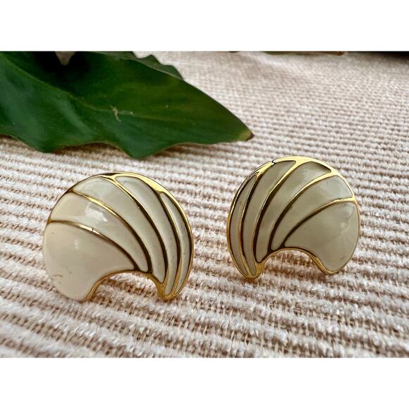 Vintage Mod White & Gold Crescent Shaped Earrings, Stud Costume Earrings - Picture 6 of 8